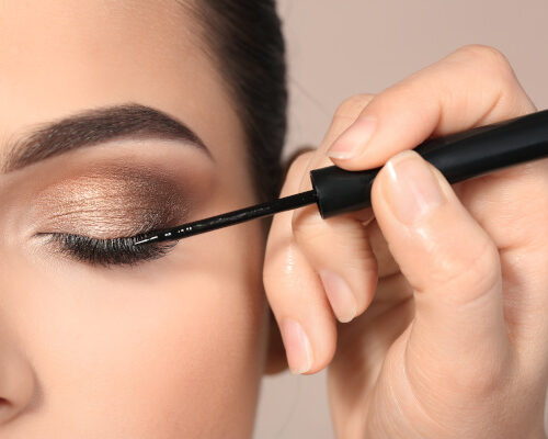 Technika nakładania eyelinera krok po kroku