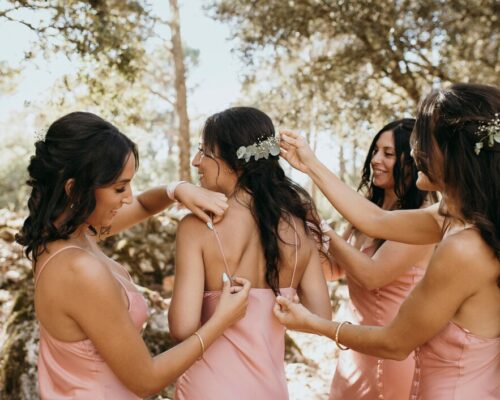 Trwały makijaż na wesele podczas upałów – jak przetrwać wysokie temperatury i wyglądać perfekcyjnie?