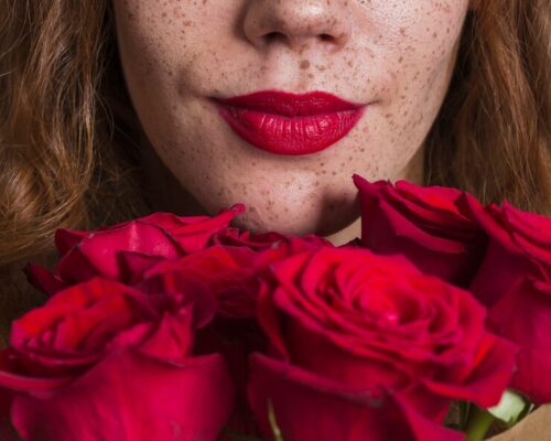 Zmysłowe usta na Dzień Kobiet – znajdź swój kolor i efekt!