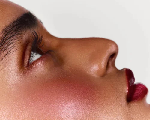 Berry blush – must-have w makijażu 2025