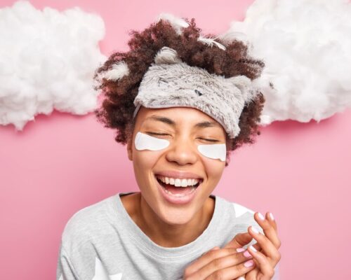 Cienie pod oczami – skąd się biorą i jak się ich pozbyć?