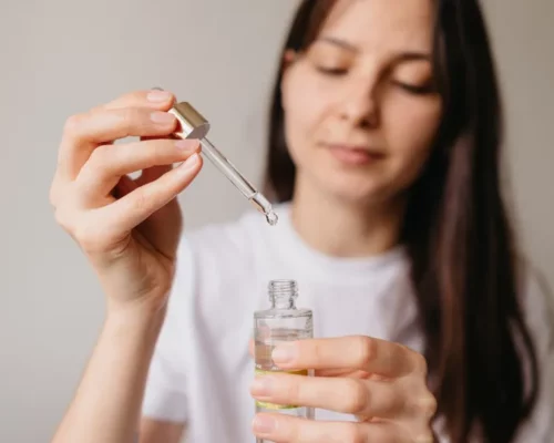 Czy niacynamid jest bezpieczny dla cery naczynkowej? Poznaj jego działanie i zastosowanie