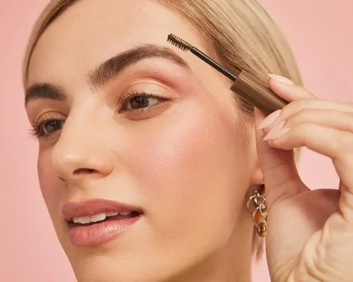 Jak dobrać kosmetyki do brwi zgodnie z kolorem włosów?