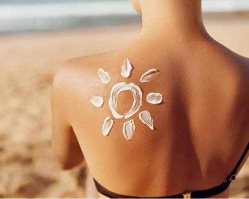 Jak opalać się bezpiecznie? Sprawdzone wskazówki na lato