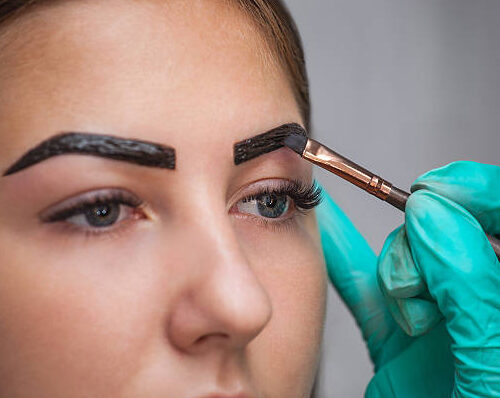 Jak zadbać o brwi po hennie – sprawdzone sposoby na piękny i trwały efekt