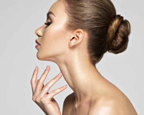 Jak zamaskować drugi podbródek makijażem?