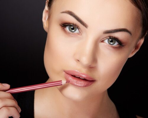 Konturówki do ust wracają do łask – poznaj TOP produkty, które warto znać