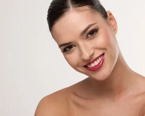 Makijaż przy cerze naczynkowej – delikatność to podstawa