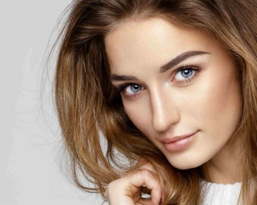 Naturalne sposoby wzmacniania brwi? Zacznij od masażu