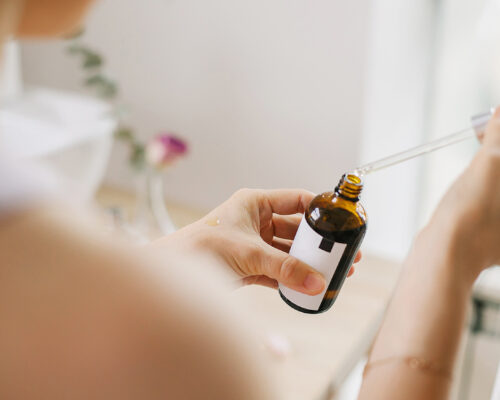 Niacynamid a trądzik różowaty – łagodzenie zmian i redukcja zaczerwienienia