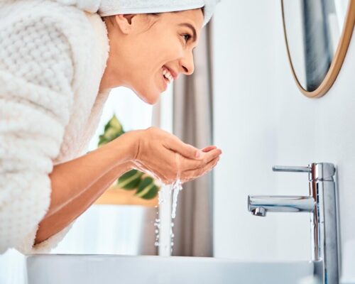 Oczyszczanie cery wrażliwej – jak robić to skutecznie i bezpiecznie?