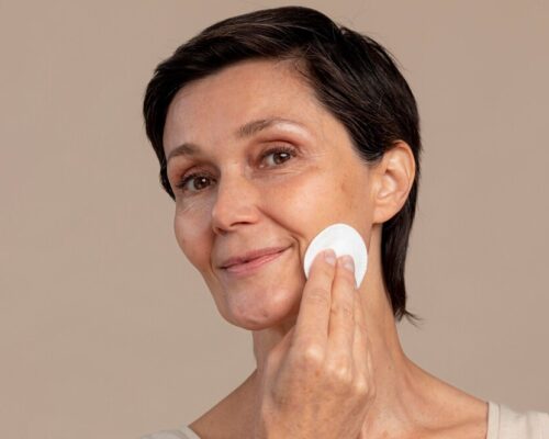 Oczyszczanie twarzy dojrzałej – łagodnie i skutecznie