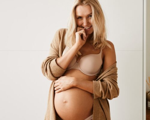 Pielęgnacja twarzy w ciąży – przewodnik po bezpiecznych składnikach