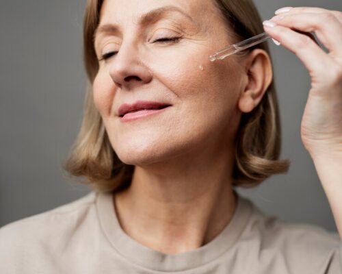 Serum i krem – duet idealny w pielęgnacji cery dojrzałej