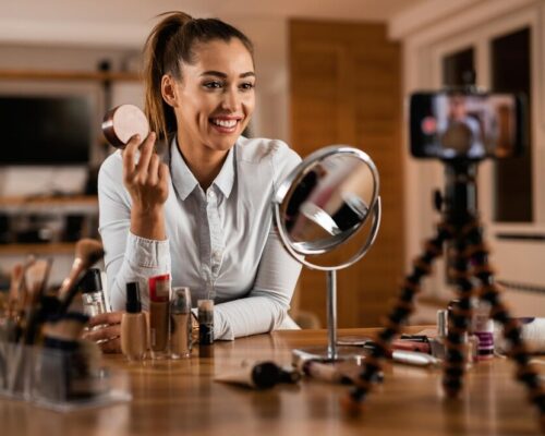 Trendy makijażowe oczami influencerek – te kosmetyki robią furorę!