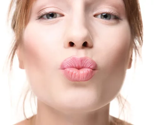 Jak dbać o usta po zabiegach estetycznych? Kluczowe zasady pielęgnacji