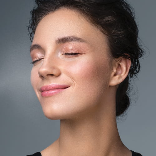 lekka-mgiełka-do-utrwalania-makijażu-na-każdy-dzień