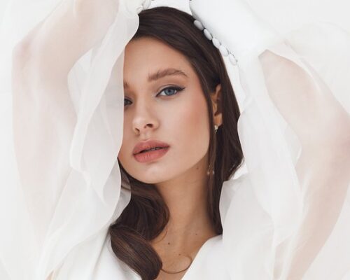 Makijaż ślubny w stylu francuskim – szyk, prostota i charakter