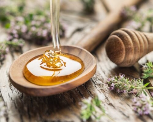 Miód – naturalna tarcza ochronna i ukojenie dla spierzchniętych ust
