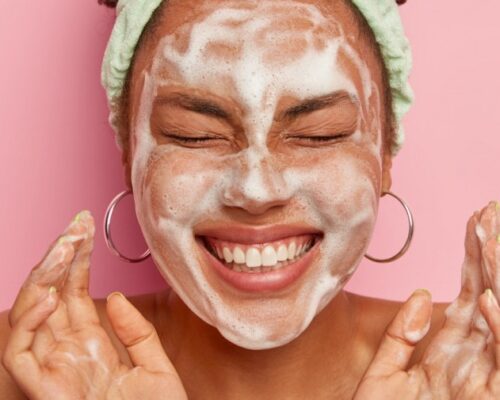 Oczyszczanie twarzy – dlaczego to absolutna podstawa każdej pielęgnacji?