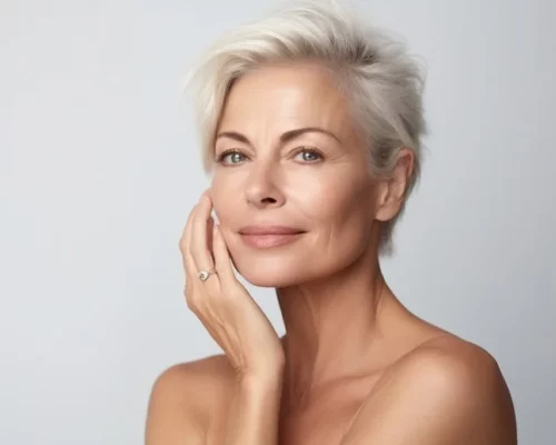 Odmładzający makijaż po 50-tce. Oto jak podkreślić urodę i odjąć sobie lat! 