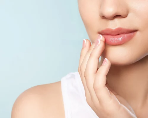 Pękające wargi – sygnał, że skóra potrzebuje intensywnej pomocy