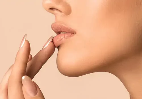 Przyczyny suchych ust – sprawdź, co szkodzi Twoim ustom