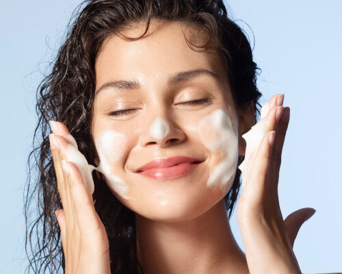 Korzyści dwuetapowego mycia twarzy