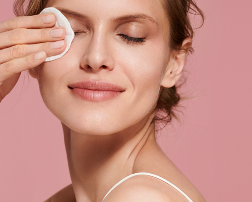 Poznaj skuteczne sposoby jak oczyścić twarz. Sprawdzone metody!