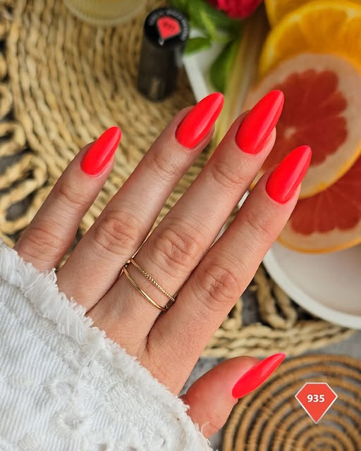 neonowy-lakier-hybrydowy-w-odcieniu-pomaranczy