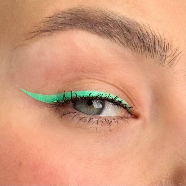 eyeliner-do-precyzyjnego-makijazu-oczu-z-pisakiem