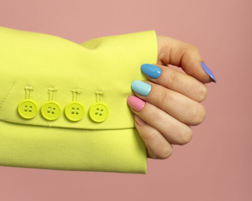 Paznokcie na lato 2025 – poznaj najnowsze trendy i inspiracje