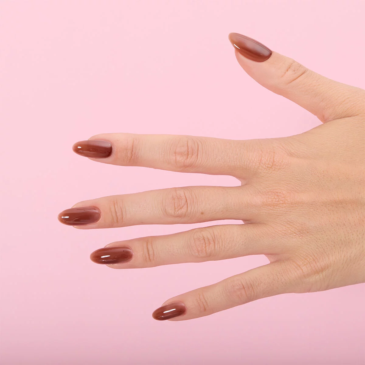 syropowe-paznokcie-w-odcieniu-cola