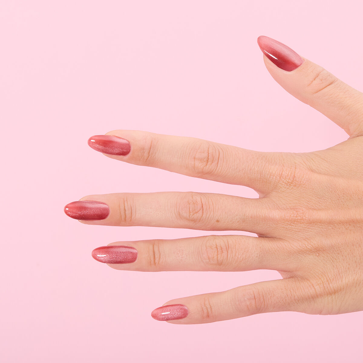 taupe-na-paznokciach-szklisty-efekt