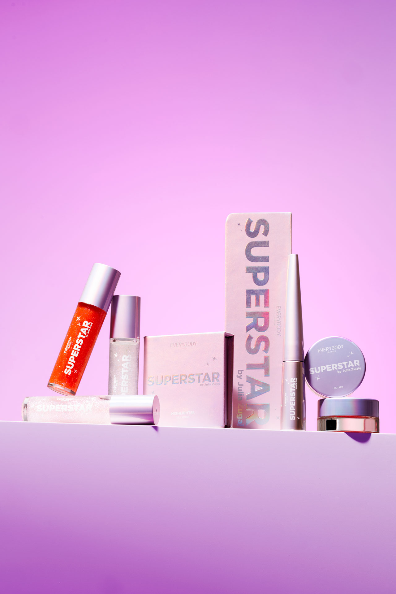 lekki-i-trwaly-eyeliner-z-efektem-holo