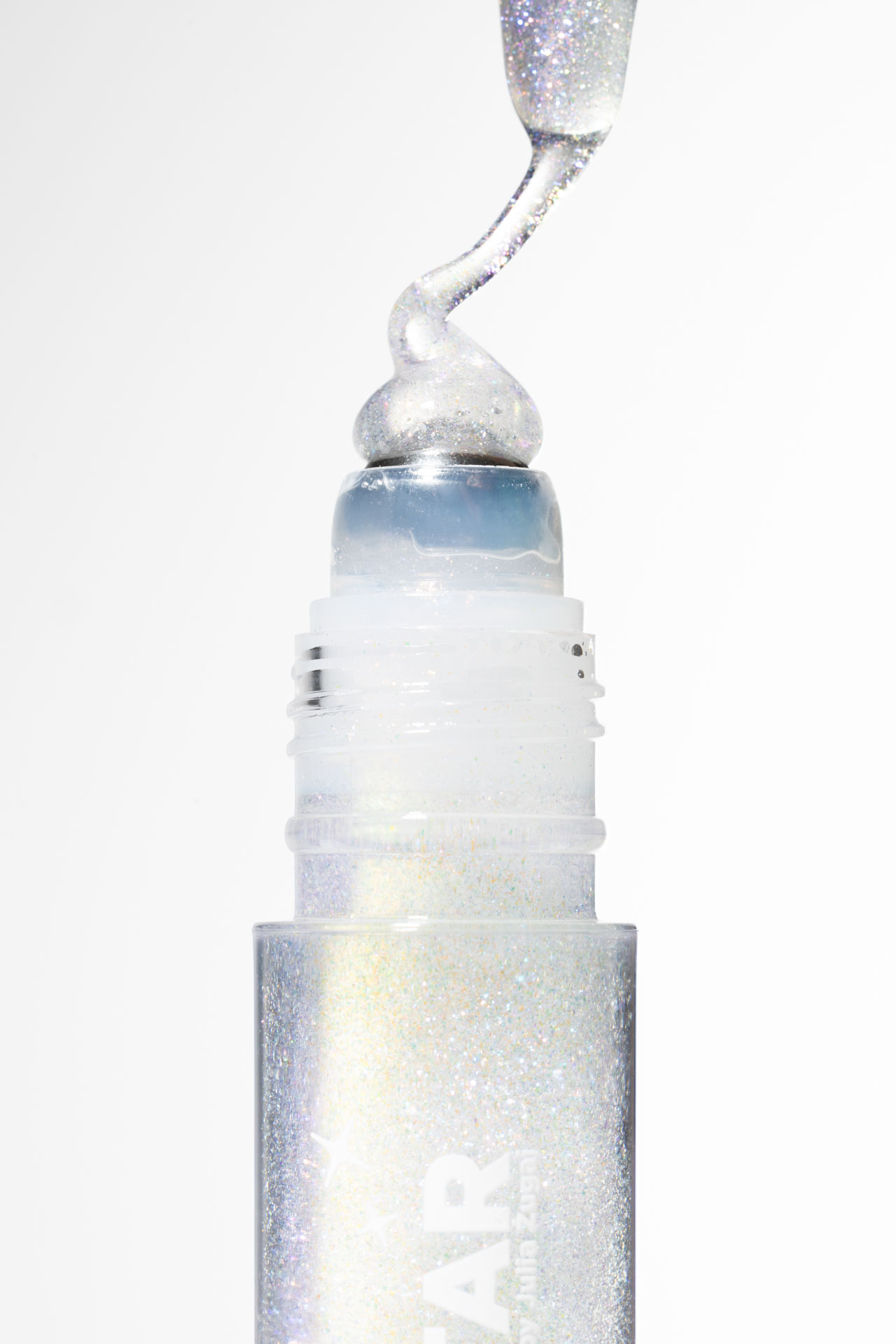 czy-brokat-na-ustach-jest-trwaly-i-wygodny