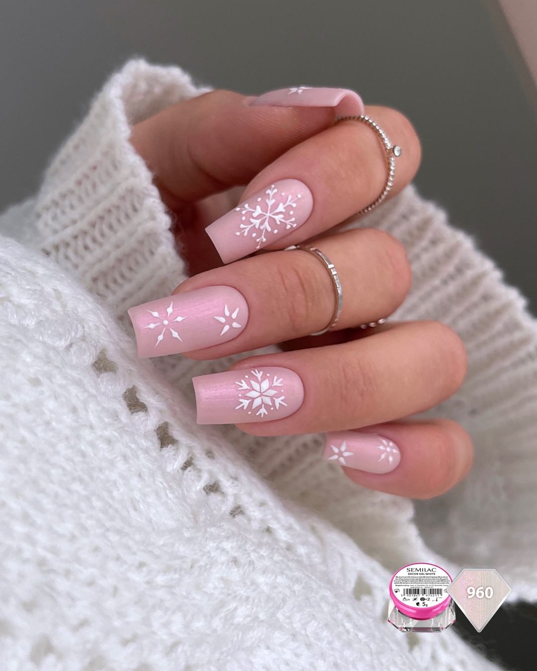 lakier-hybrydowy-do-mlecznego-manicure-z-perłowym-blaskiem