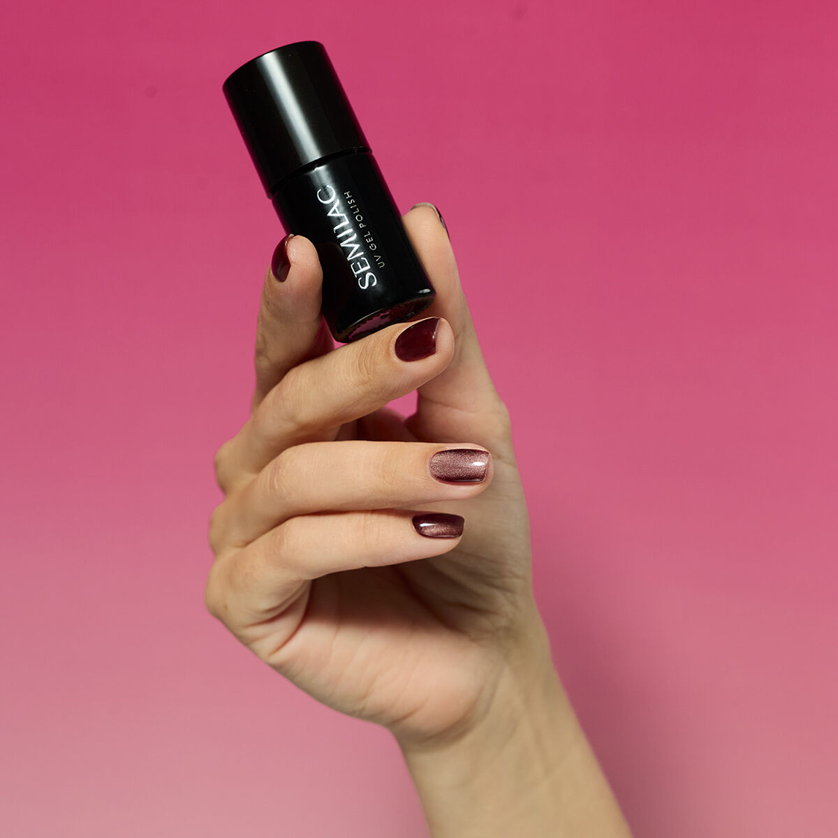 ciemnobrązowy-lakier-hybrydowy-z-magnetycznym-blaskiem