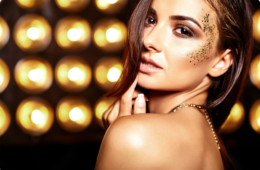 Makijaż sylwestrowy – jak wykonać efektowny i trwały make-up na Sylwestra