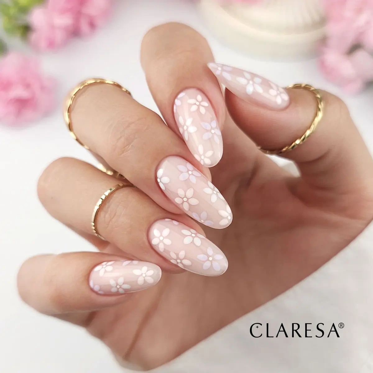 mlecznoróżowy lakier hybrydowy ślubny manicure
