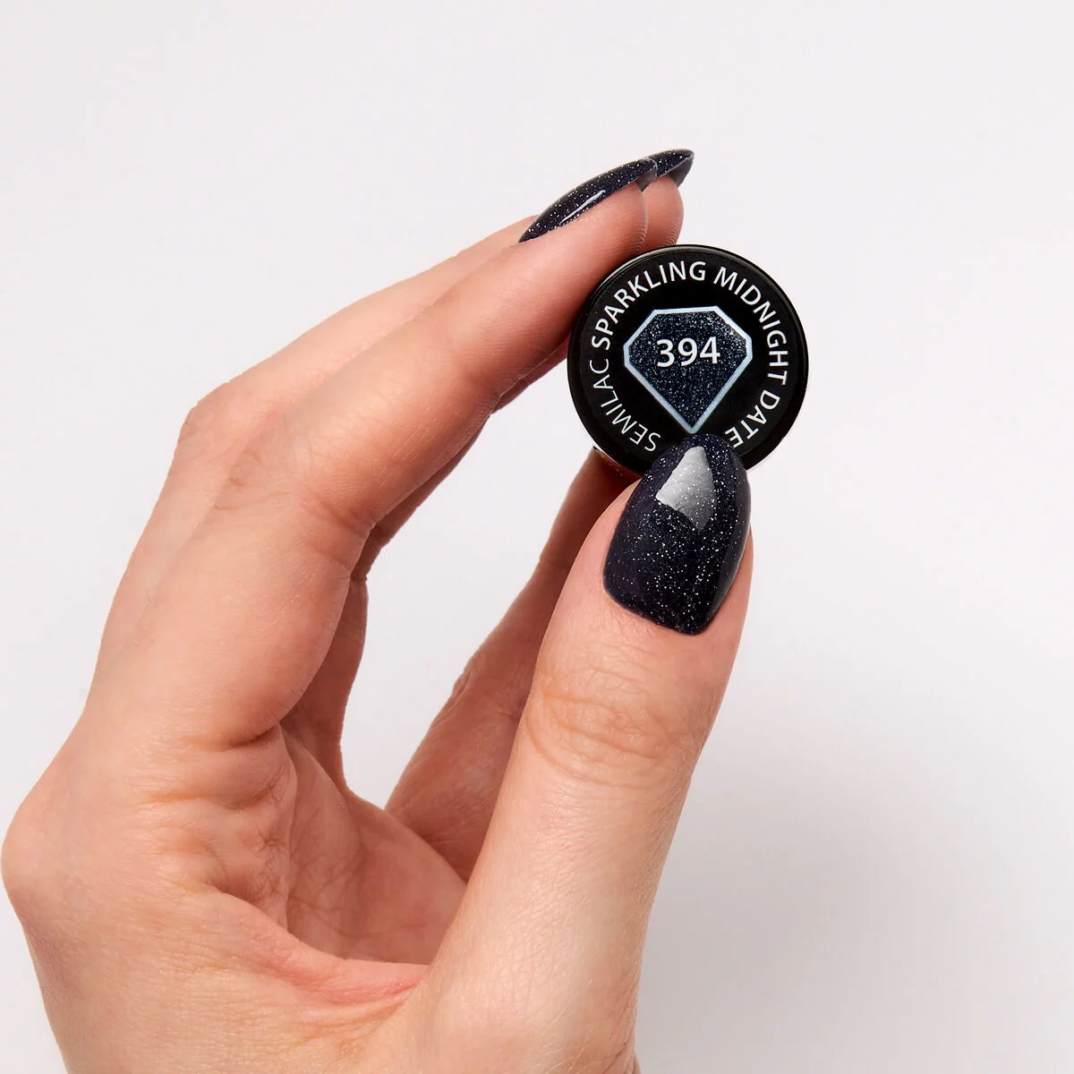 Czarny lakier hybrydowy z iskrzącymi drobinkami Semilac Love Is In The Nails 394 Sparkling Midnight Date - obrazek 5