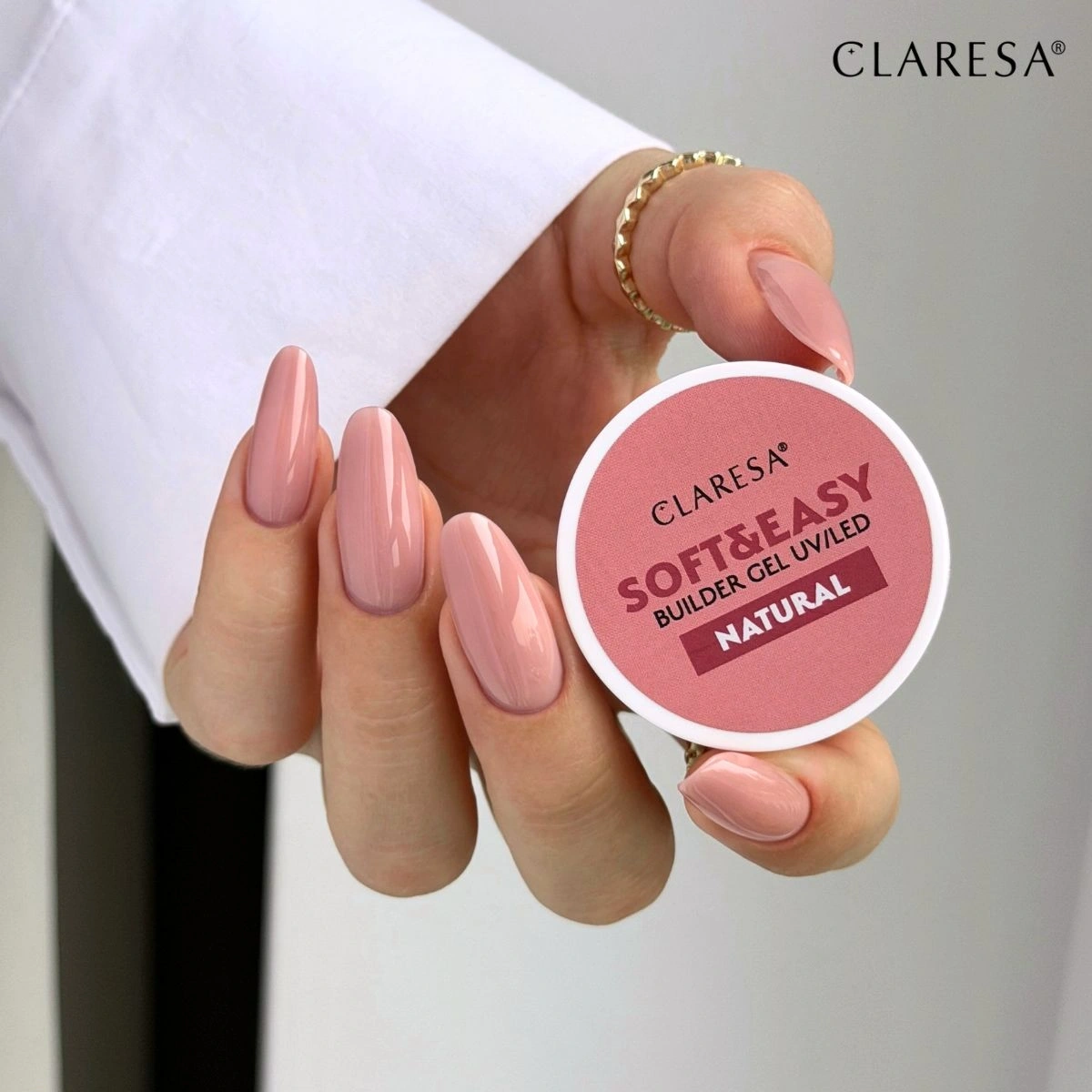 naturalny żel do paznokci subtelny manicure