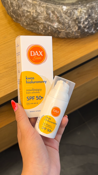 Nawilżający krem ochronny do twarzy SPF 50+ z kwasem hialuronowym Dax Sun - obrazek 3