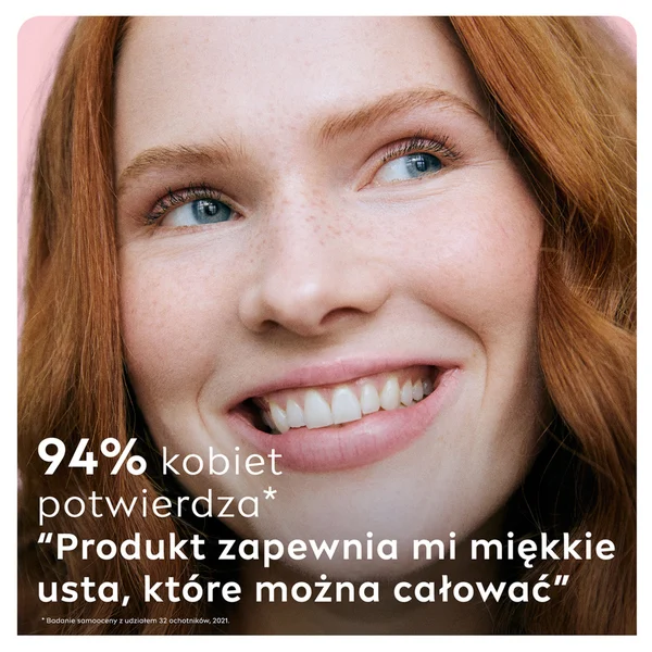 pomadka do ust z delikatnym różowym kolorem
