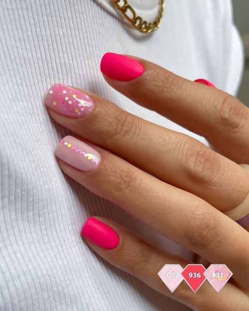 półtransparentny lakier hybrydowy festiwalowy manicure