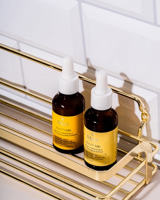 serum z witaminą C na plamy po słońcu