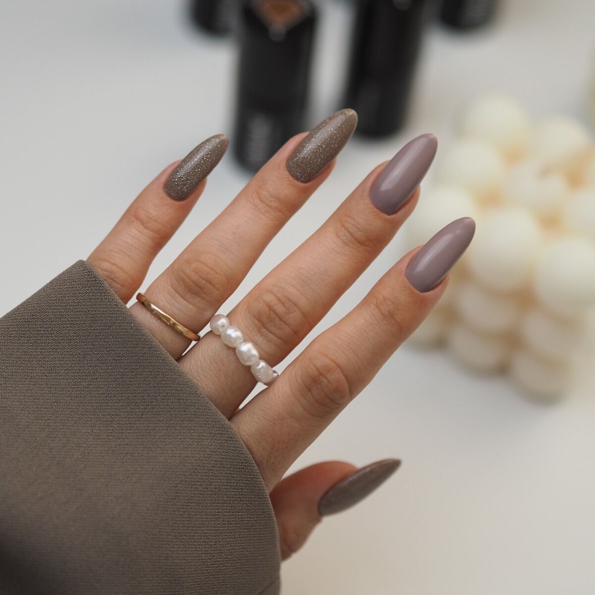 beżowy lakier hybrydowy neutralny manicure