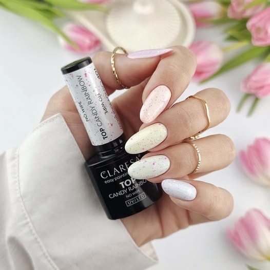 ozdobny top hybrydowy pastelowy manicure