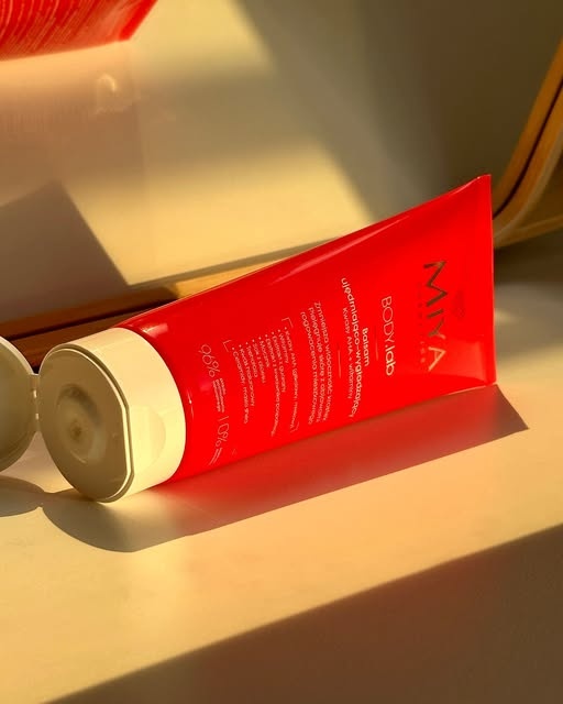 Ujędrniająco-wygładzający balsam do ciała z kwasami AHA i witaminami Miya Body Lab - obrazek 3