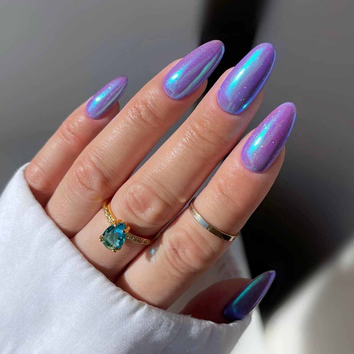 fioletowy lakier hybrydowy wiosenny manicure